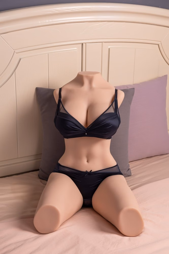 Erica Masturbator - Image 4